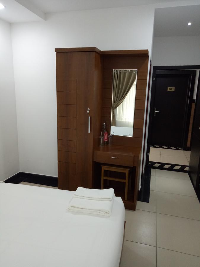 Pgs Inn Kochi Екстер'єр фото
